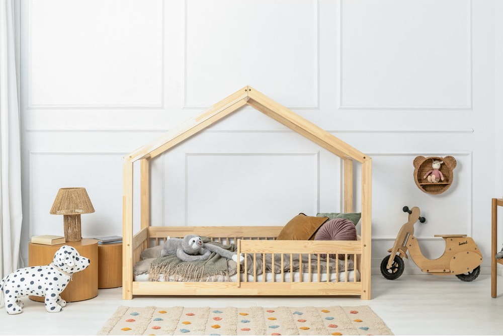 Domečková dětská postel z borovicového dřeva v přírodní barvě 120x200 cm Mila RMW – Adeko Adeko